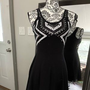 Cute little black dress.